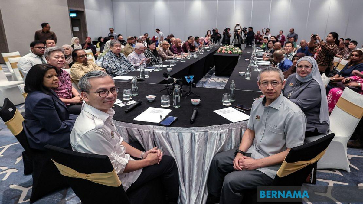 Fahmi Proposes Regular Media Retreats at HAWANA to Bridge Government and Press