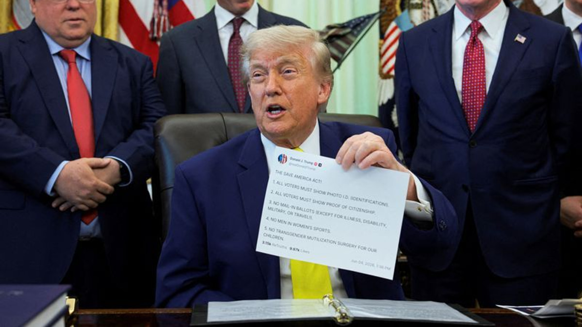 Trump Sued Over Premium Early-Access Service to Truth Social Posts