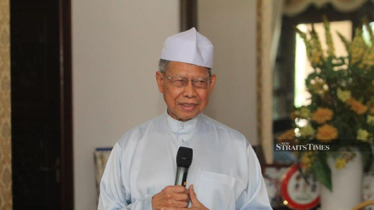 Mustapa Mohamed Rules Out GE16 Bid, Citing Health Concerns After Umno Return