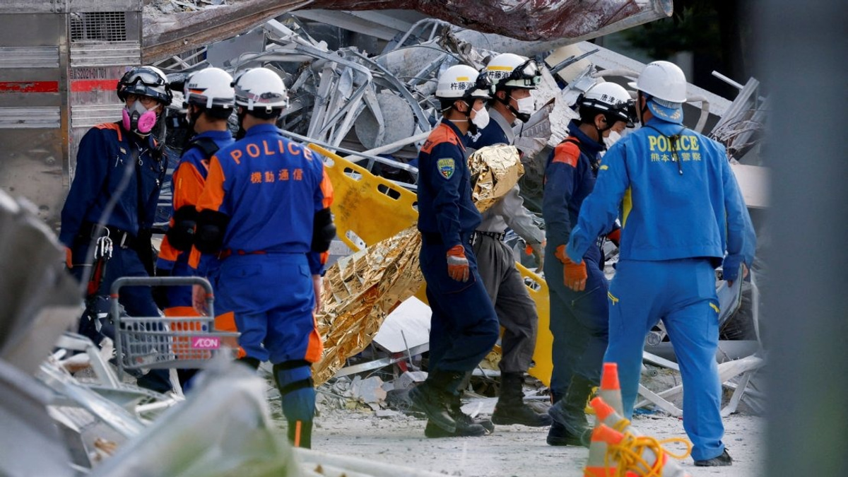 Japan's Kumamoto Reels From Devastating 7.1 Magnitude Earthquake as Rescuers Face Brutal Conditions