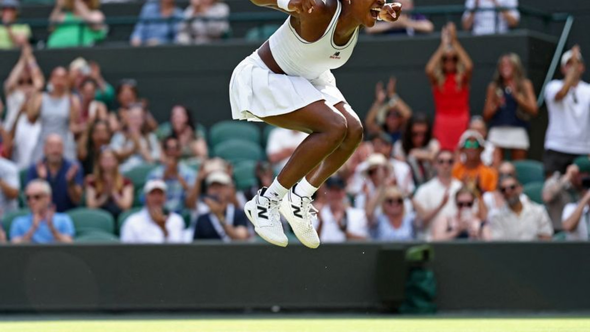 Gauff battles past Sierra in thrilling Wimbledon tiebreak to advance