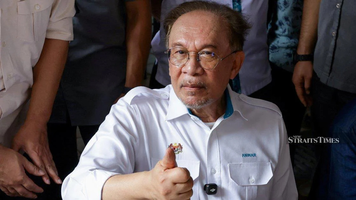 Anwar Ibrahim Tops Latest Popularity Rankings While Zahid Hamidi Trails in Merdeka Centre Survey