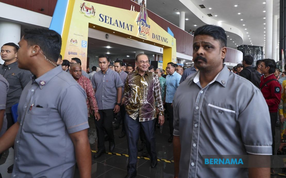 Anwar Ibrahim Opens HAWANA 2026 National Journalists' Day Celebration in Penang