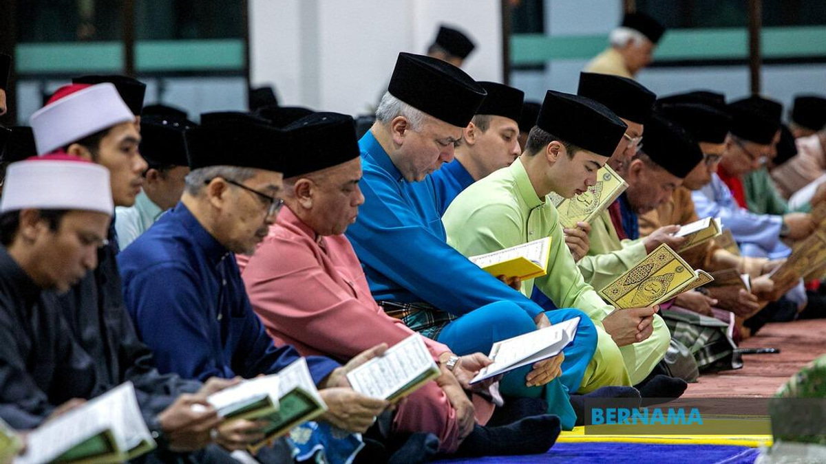 Sultan Nazrin Leads Spiritual Observance at Perak National Day Celebration, Opens New Masjid Imam As Syafie