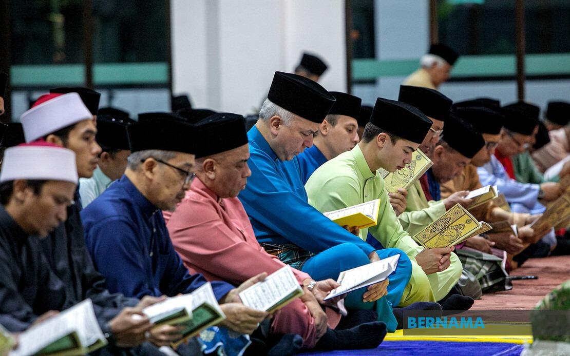 Sultan Nazrin Leads Spiritual Observance at Perak National Day Celebration, Opens New Masjid Imam As Syafie