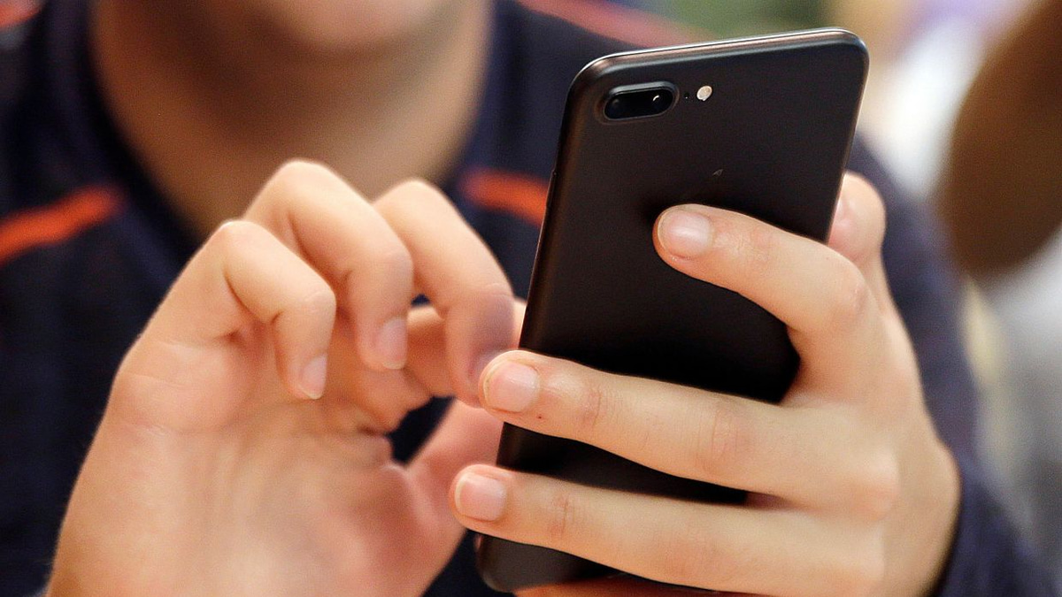 Digital Thumb: Managing Phone-Related Pain in the Age of Constant Scrolling