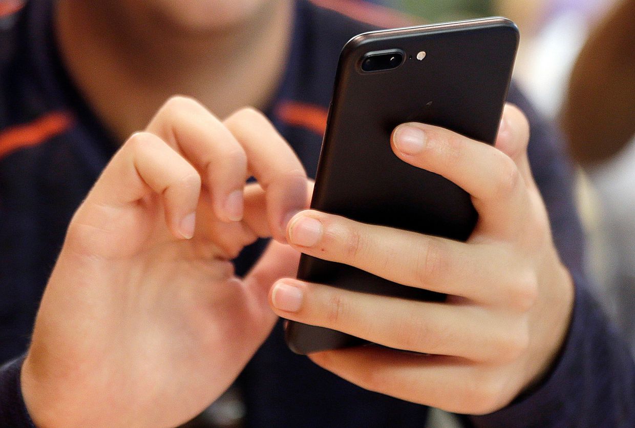 Digital Thumb: Managing Phone-Related Pain in the Age of Constant Scrolling