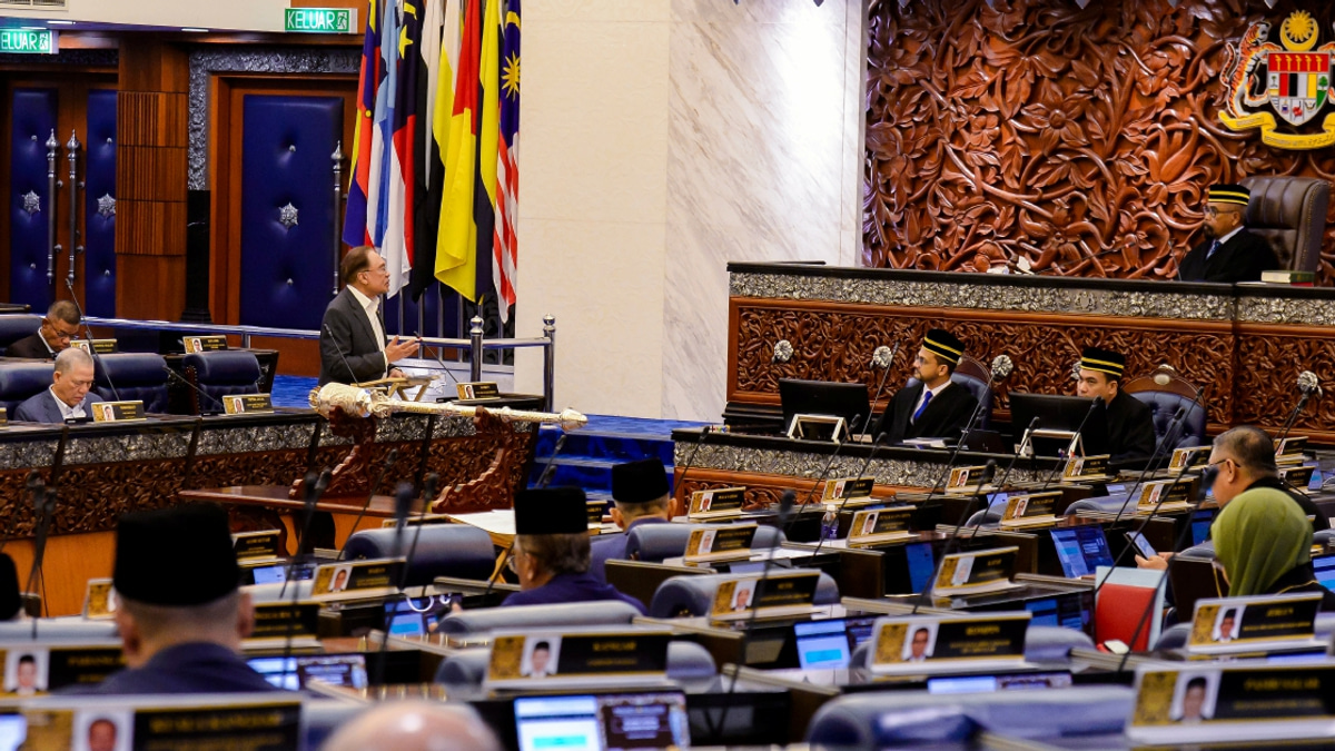 Federal Coffers Cannot Cover All State Decisions, Says PM Anwar