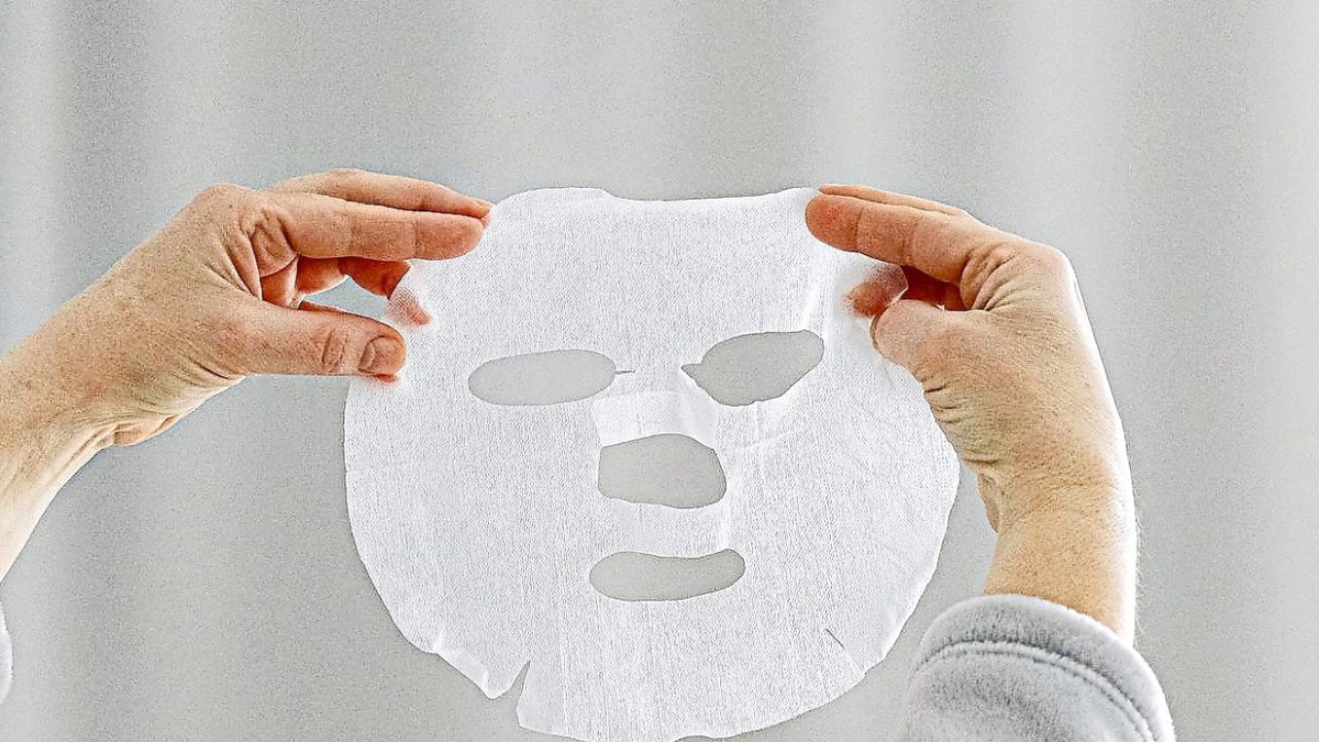 Skin Care On The Cabin: Why Flights Leave Your Face Parched And What Dermatologists Recommend