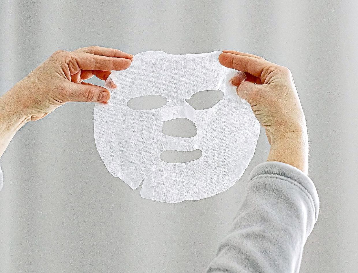 Skin Care On The Cabin: Why Flights Leave Your Face Parched And What Dermatologists Recommend