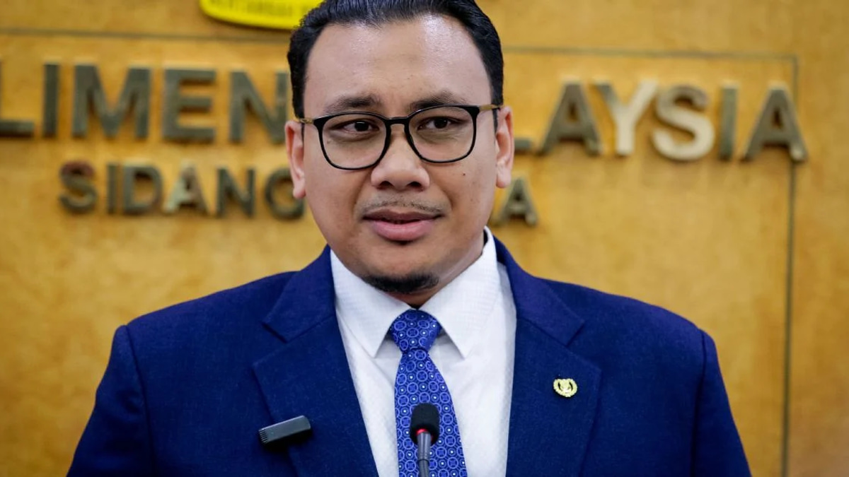 PAS Youth Leader Pursues Legal Case Over Alleged Facebook Insult to Father