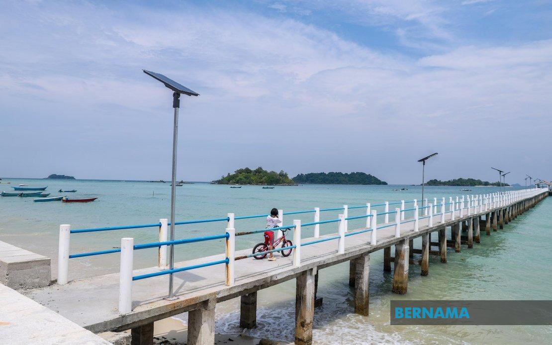 Pulau Tinggi Residents Urge Swift Action on Crumbling Jetty and Fishermen's Housing Before Johor Election
