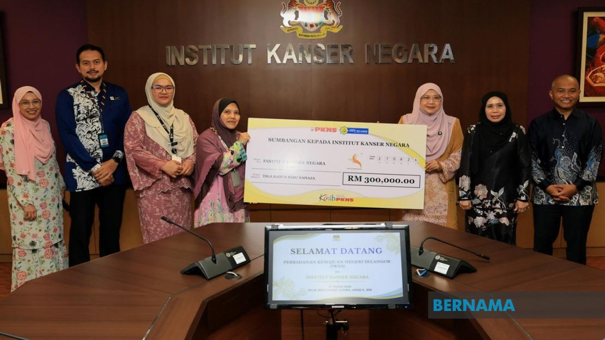 PKNS Pledges RM300,000 To Support Cancer Patients At National Institute