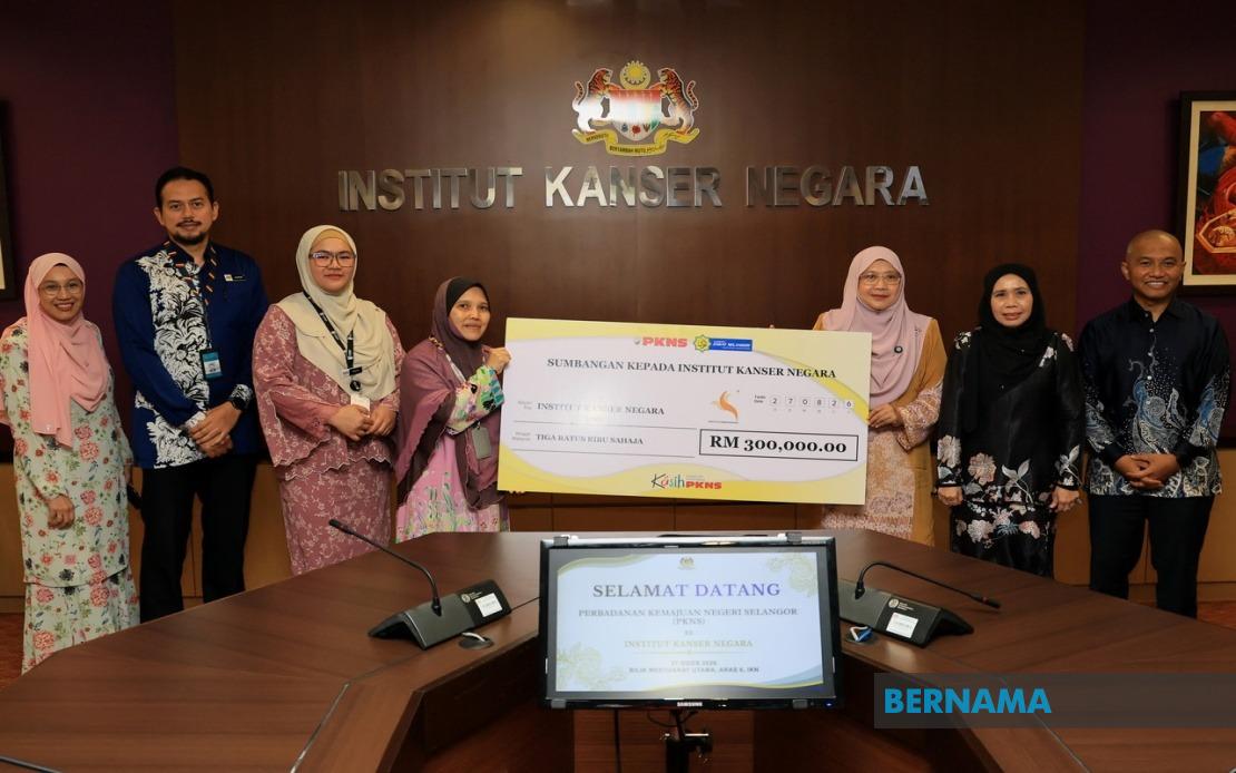 PKNS Pledges RM300,000 To Support Cancer Patients At National Institute