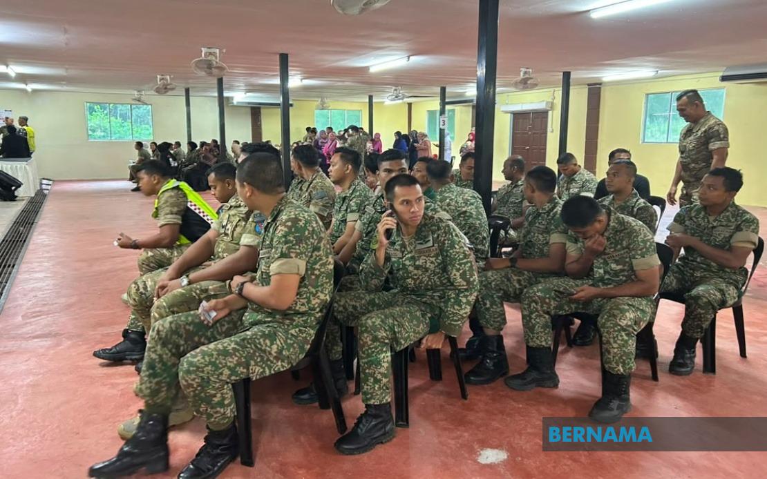 Saifuddin, Khaled Call on Early Voters in Johor Poll to Uphold Democratic Duty