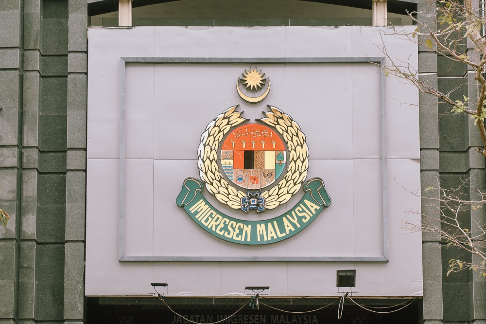 Immigration Department Busts Passport Forgery Ring in Kuala Lumpur, Seizes 119 Fake Documents