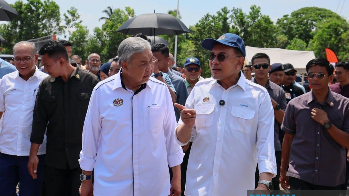 Ahmad Zahid Proposes Land Transfer From FGV Back to FELDA to Shore Up Finances