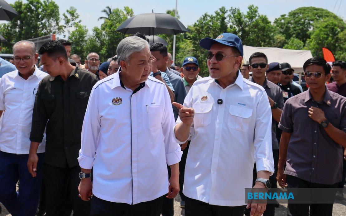 Ahmad Zahid Proposes Land Transfer From FGV Back to FELDA to Shore Up Finances