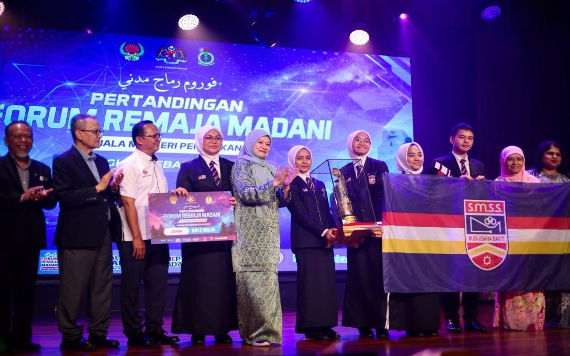 Education Minister Fadhlina Calls for Youth to Voice Views, Think Critically and Respect Differences