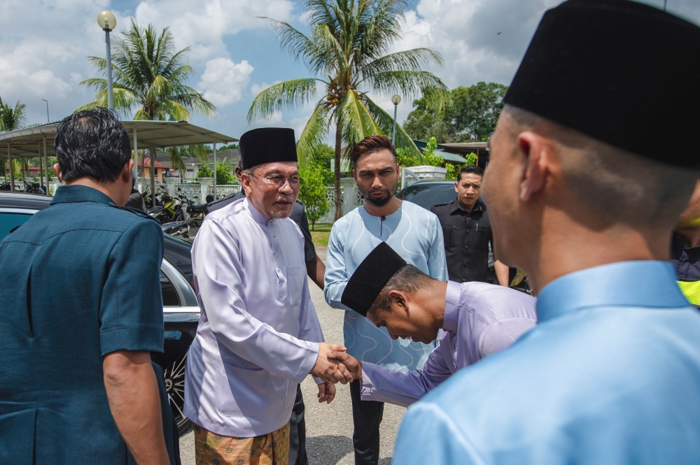 Anwar Acknowledges Widespread Economic Hardship Despite Strong GDP Growth in Second Quarter