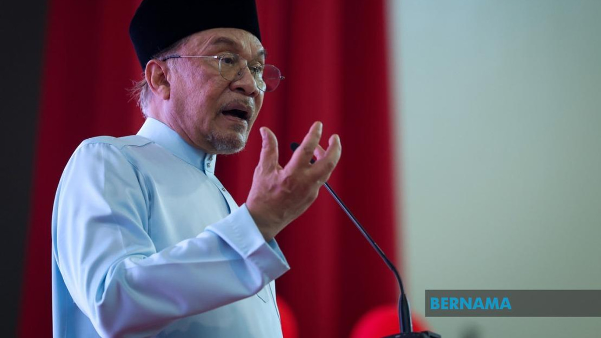 Anwar Blocks Felda Hotel Sale, Orders Full Inquiry Into RM60 Million Loss