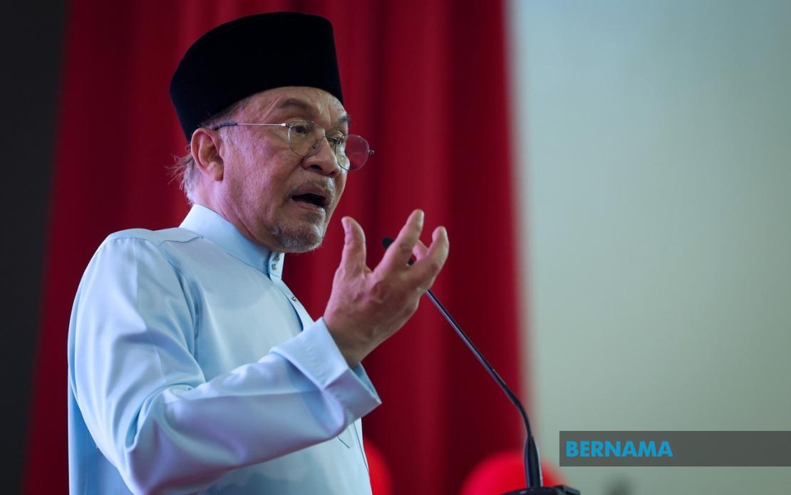 Anwar Blocks Felda Hotel Sale, Orders Full Inquiry Into RM60 Million Loss