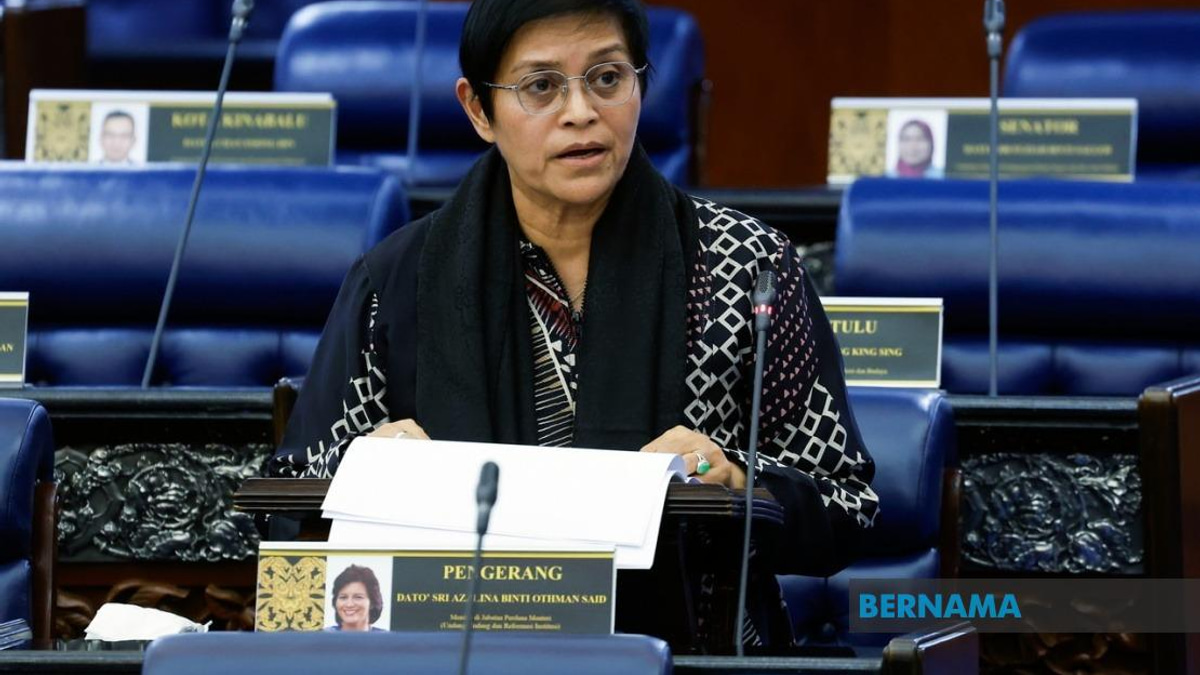 Government Open to Royal Commission on 'Corporate Mafia' Allegations, Says Azalina