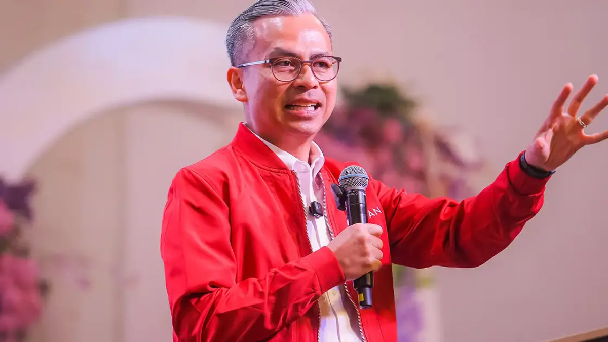 Fahmi Challenges Onn Hafiz to Match Khairy's Campaign Vigour in Johor Push