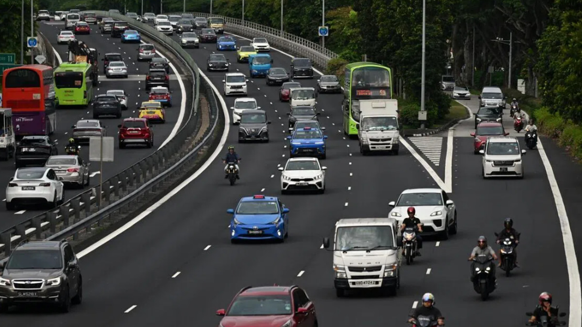Singapore's ride-hailing platforms extend driver surcharges through September to offset fuel costs