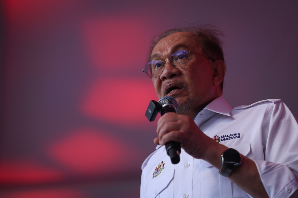 Anwar Attacks Opposition Over Tabung Haji Neglect as PN MPs Quit Debate