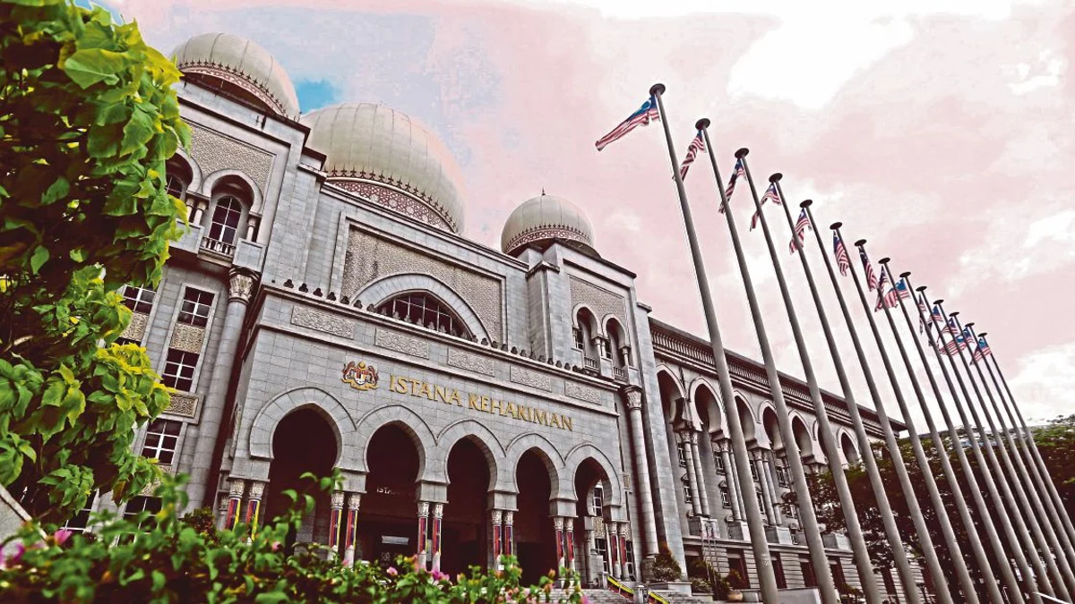 High-stakes legal battles: Isa Samad's corruption review and former army chief's money laundering case set for court