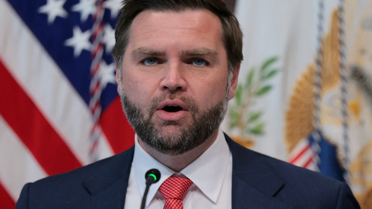 US Expects Iran to Restore Oil Flows Through Strait of Hormuz, Vance Says