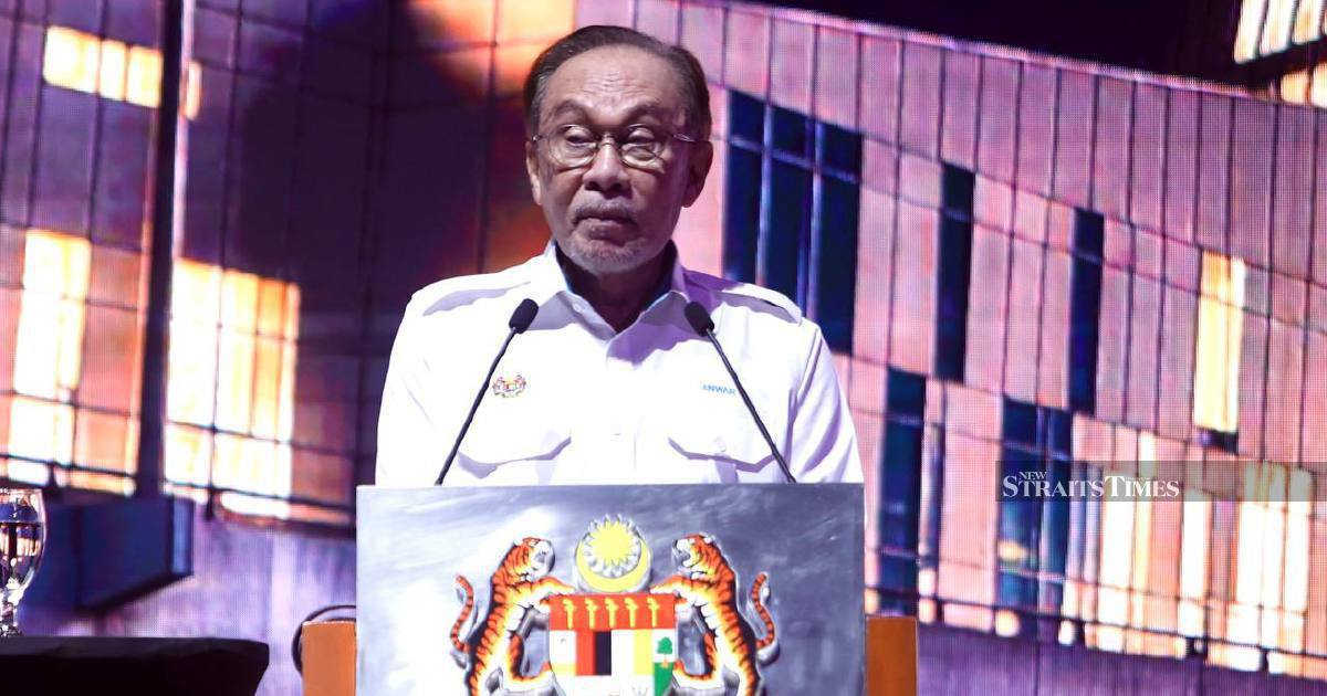 Anwar Urges Greater Creative Freedom for Malaysian Filmmakers While Upholding Values