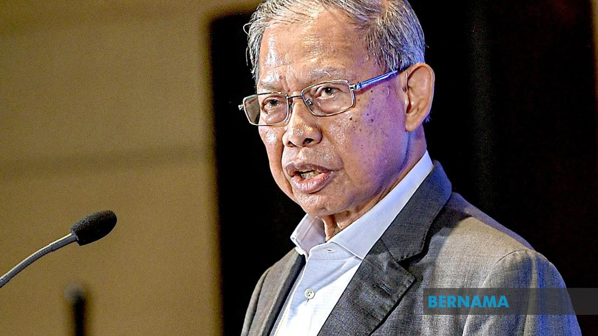 Mustapa Mohamed Bows Out of Electoral Politics, Urges UMNO to Embrace Younger Generation
