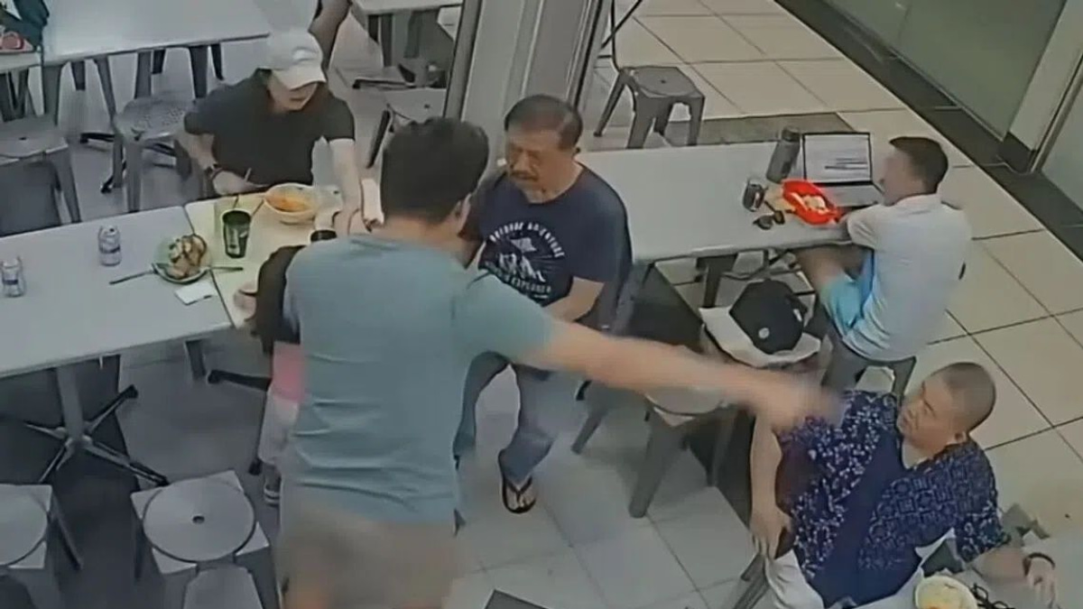 Police Investigate Incident After Elderly Singaporean Man Pushed to Ground for Patting Child's Head