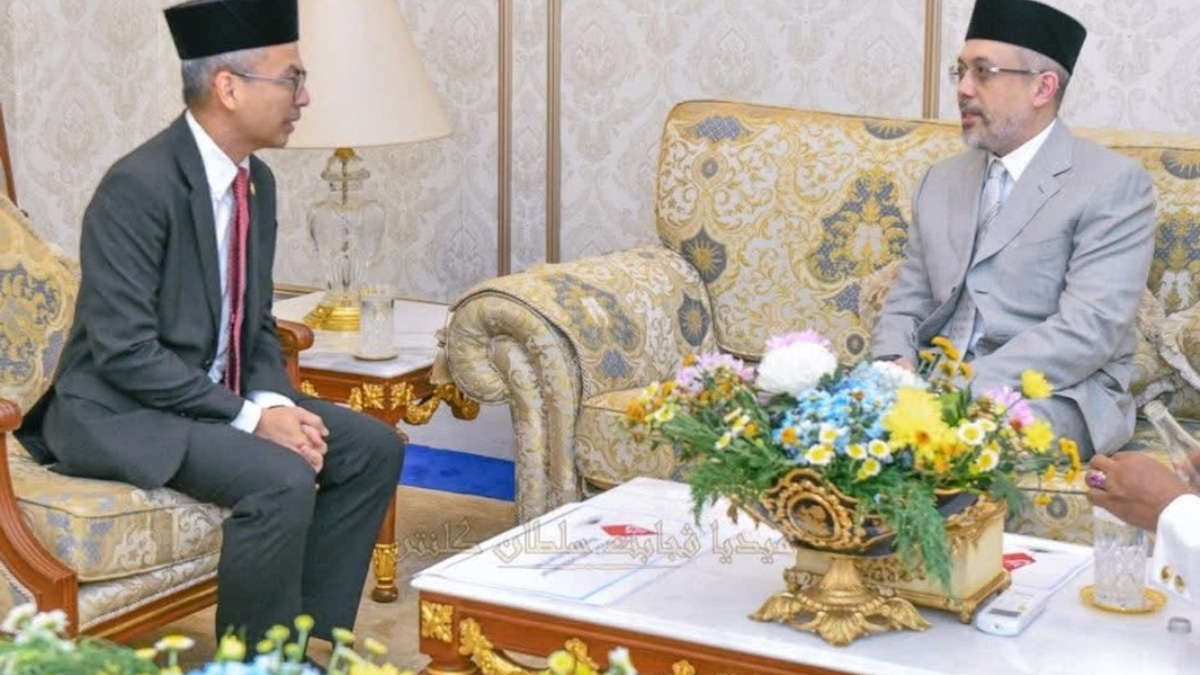 Tengku Muhammad Fakhry Receives Communications Minister to Discuss Fake Accounts Crisis