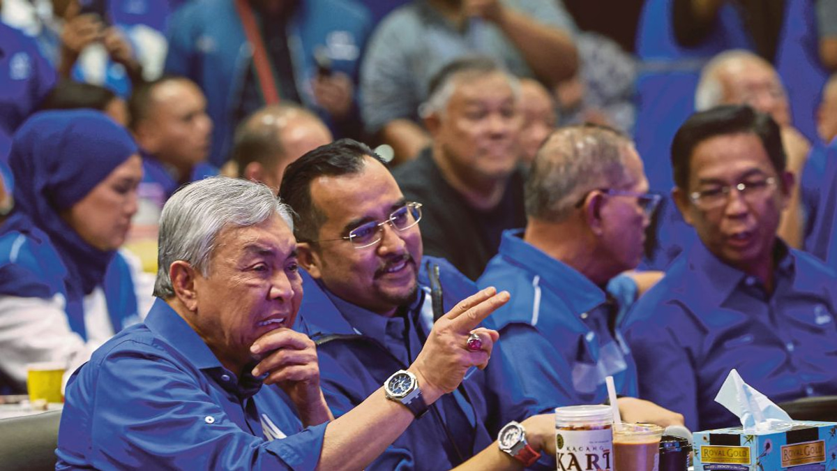 Zahid to Consult Negri Sembilan Ruler Before Announcing Menteri Besar Pick
