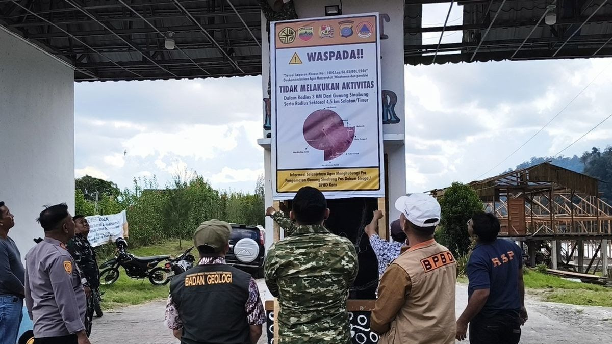 North Sumatra closes tourist sites as Mount Sinabung volcanic activity surges