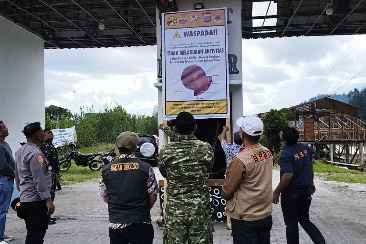 North Sumatra closes tourist sites as Mount Sinabung volcanic activity surges