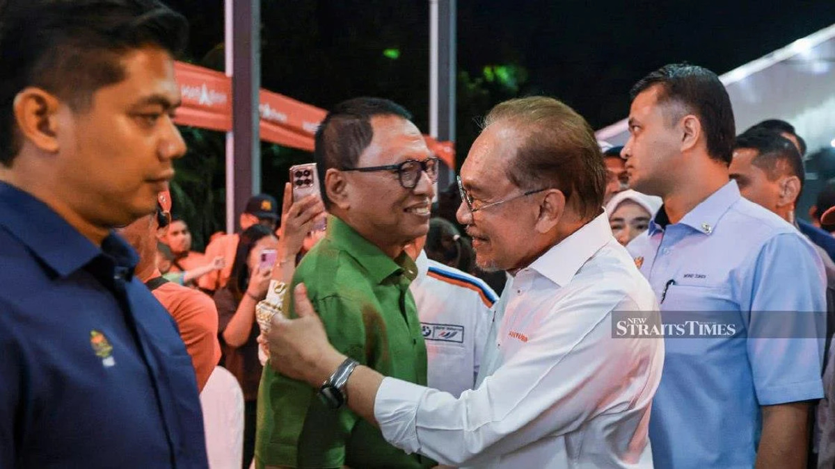 Rafizi quips Puad has traded Umno credentials for PKR portfolio after Anwar embrace