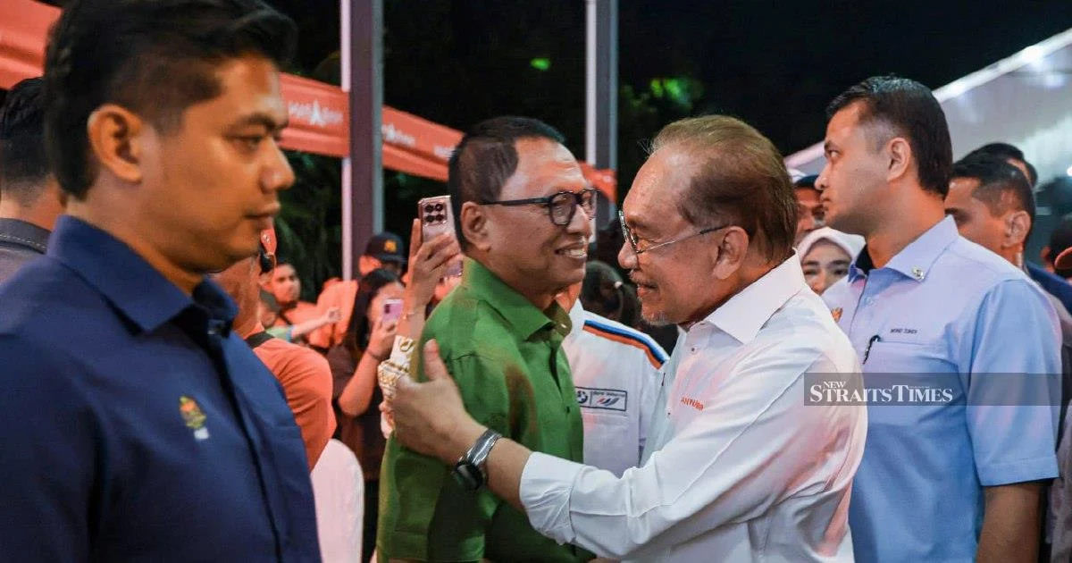 Rafizi quips Puad has traded Umno credentials for PKR portfolio after Anwar embrace