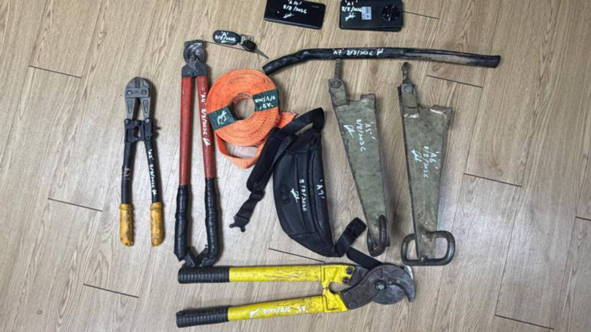 Cable thief captured after dramatic 50km highway pursuit ends in crash