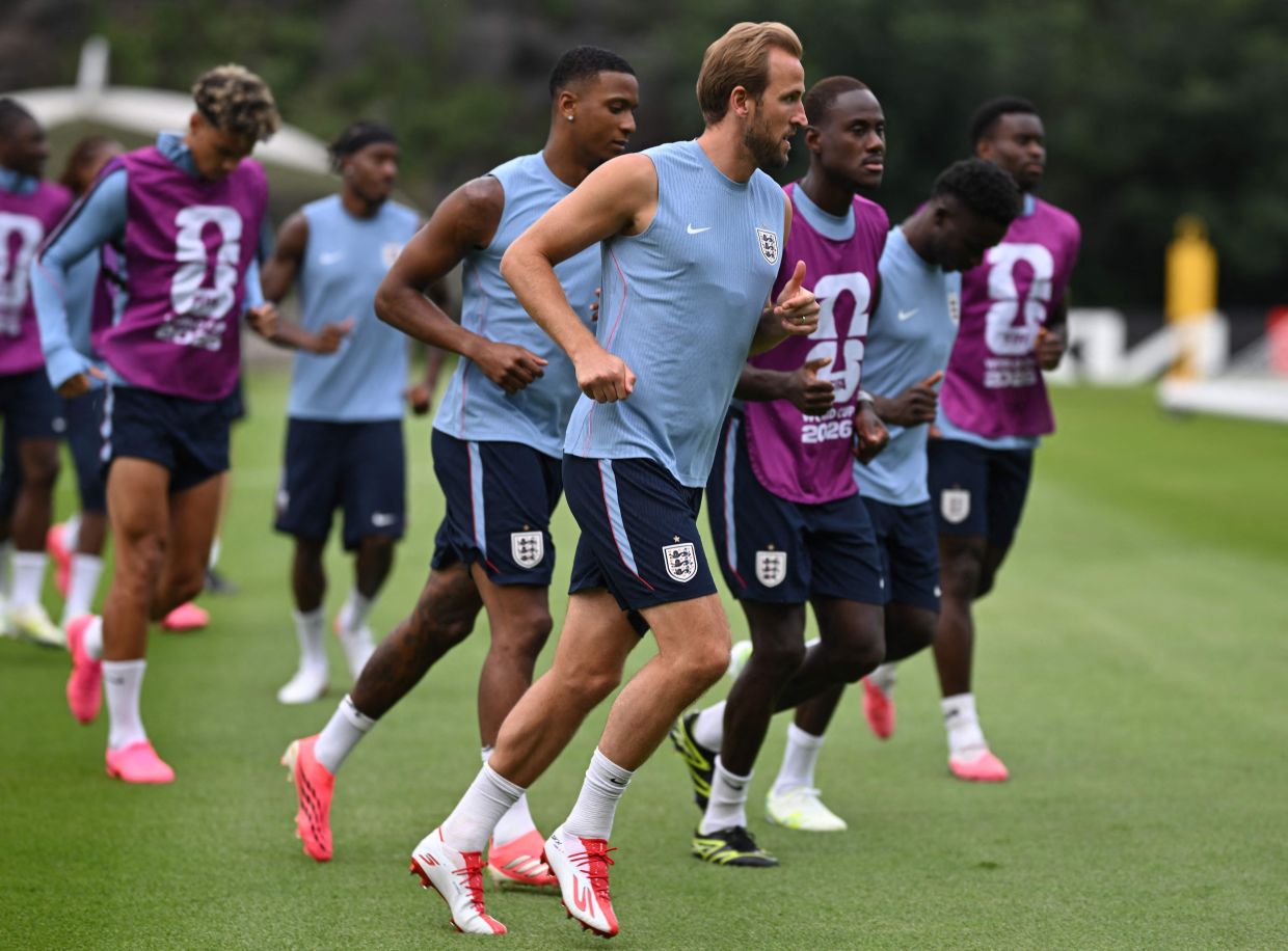 England Braces for Mexico Showdown at Iconic Azteca as Quarter-Final Race Intensifies