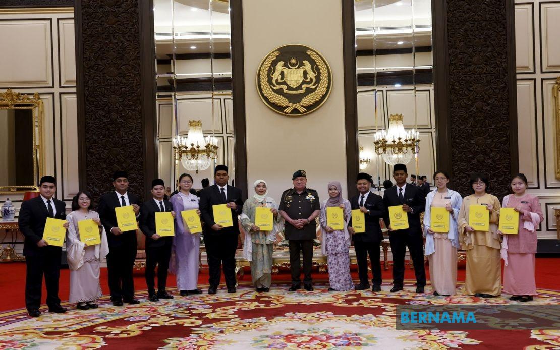 King Presents 2026 Yang di-Pertuan Agong Scholarships to 14 High-Achieving Recipients