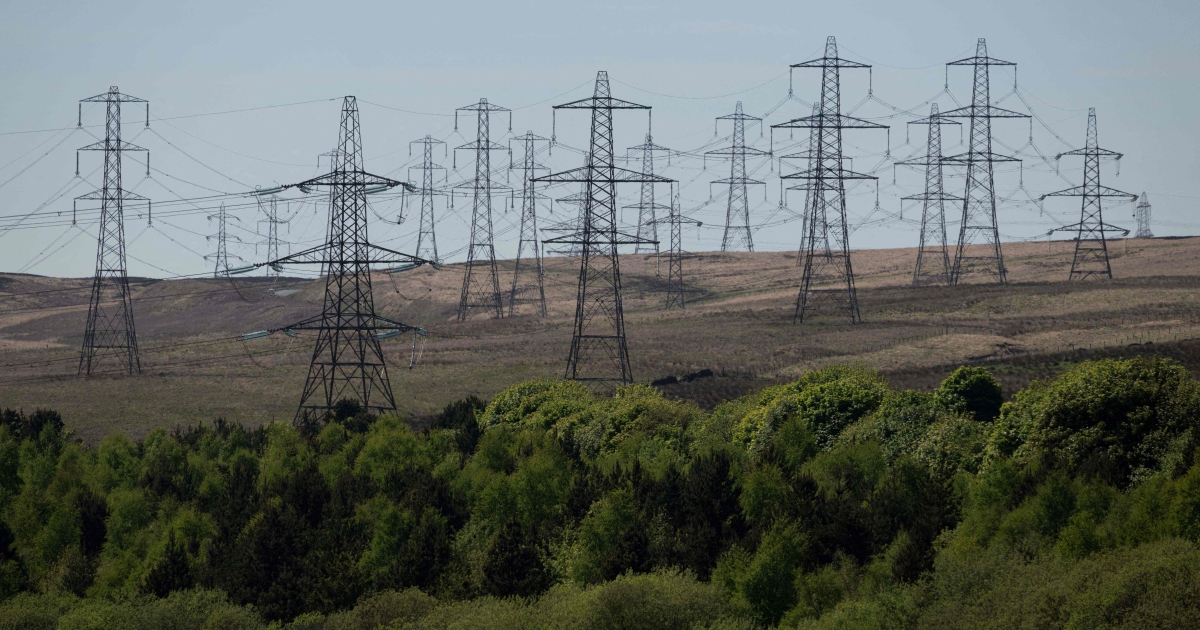 UK's New Prime Minister Burnham Pledges Electricity Tax Cuts to Tackle Living Costs