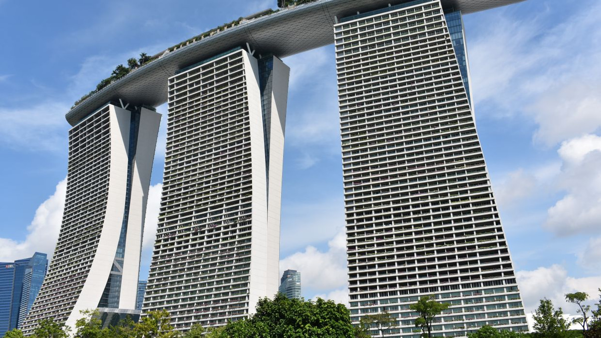 Singapore's Casino Duopoly Grows More Unequal as Marina Bay Sands Pulls Ahead of Resorts World Sentosa