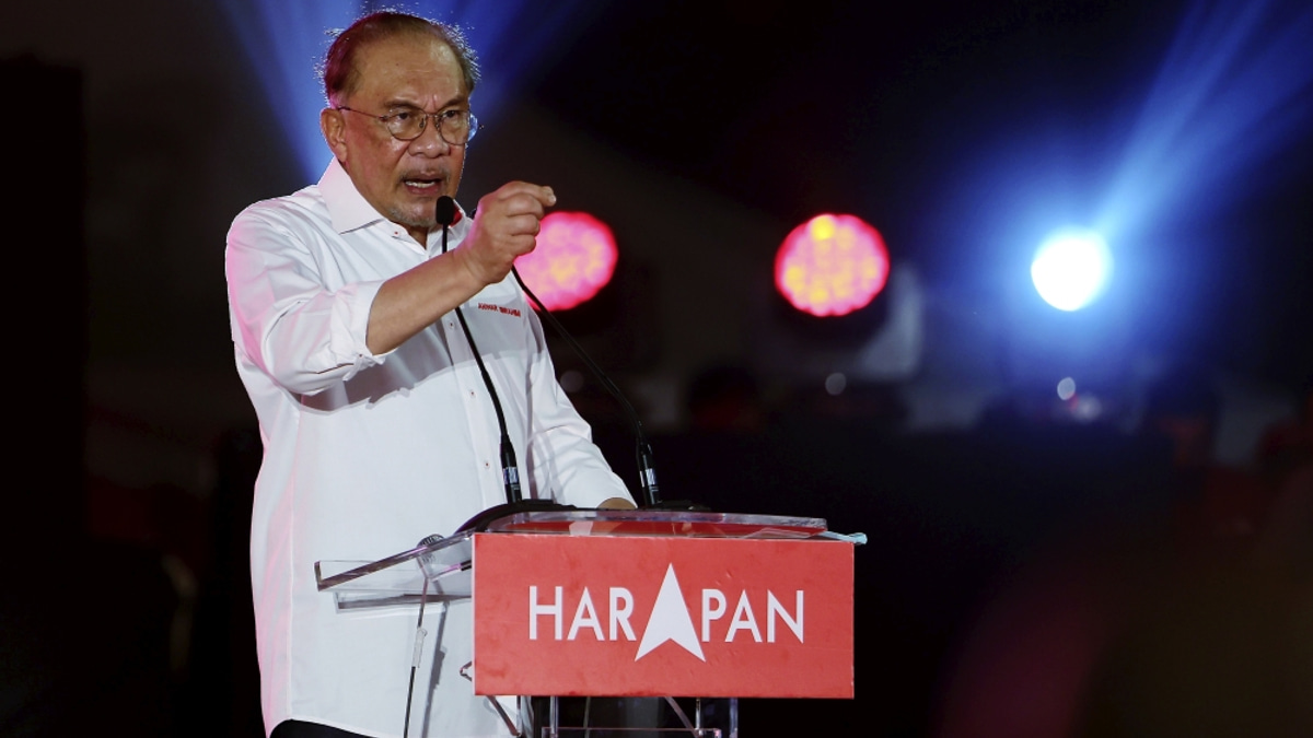 Anwar Ibrahim Launches Negeri Sembilan Campaign Push with Four-Stop Tour