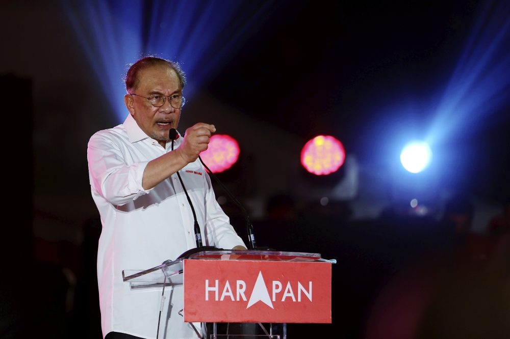 Anwar Ibrahim Launches Negeri Sembilan Campaign Push with Four-Stop Tour