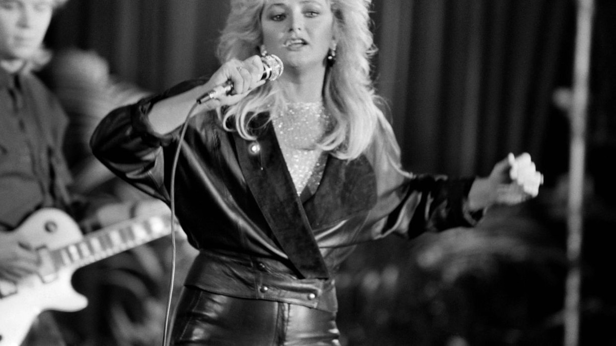 Bonnie Tyler, 'Total Eclipse of the Heart' Singer, Dies at 75