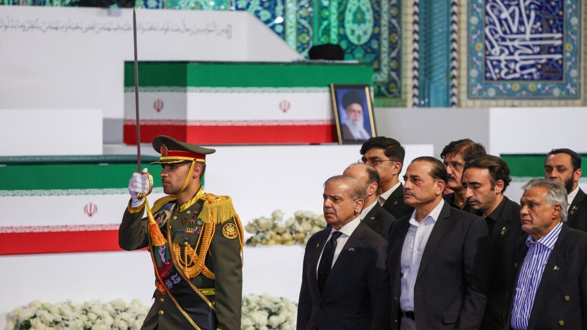 Pakistan's High-Level Funeral Delegation Earns Iran's Praise for Solidarity
